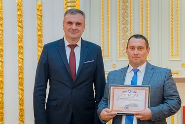 Работников аппарата отметили наградами